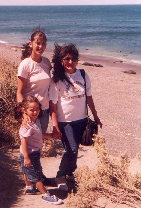 SILVIA, ALBANA Y FLOPPY